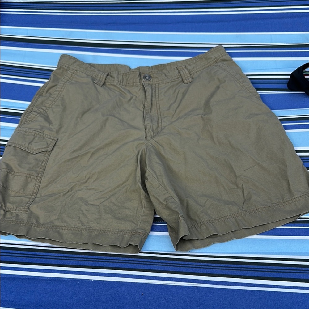 Columbia Tan Cargo Shorts Lightweight Casual Wear